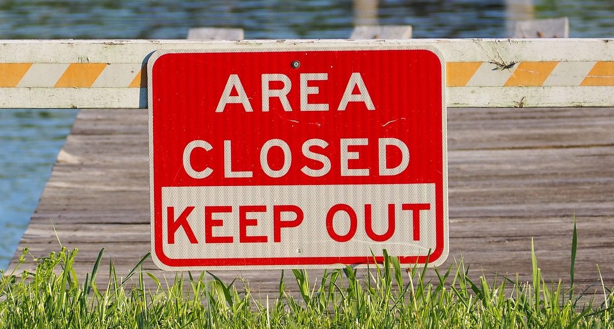 A sign that reads “Area closed. Keep out.”
